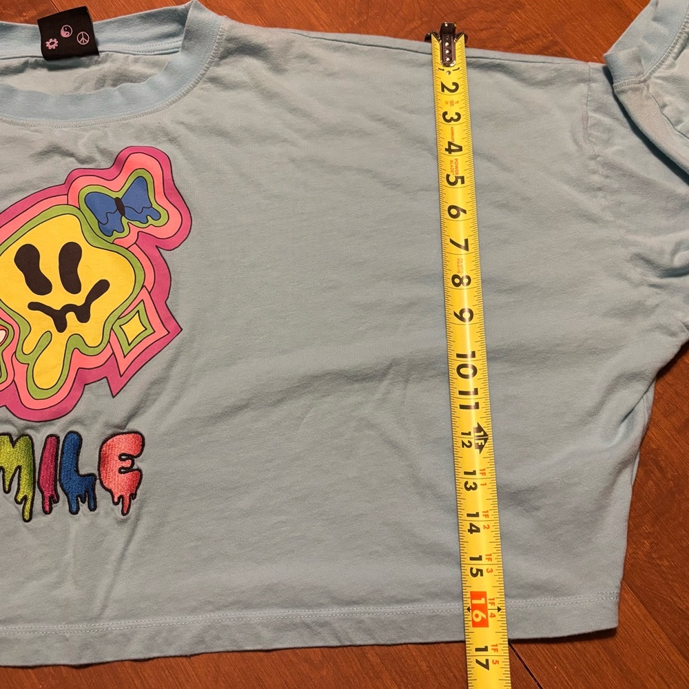 A. Lab light blue drippy smile oversized crop top, xl - Picture 9 of 9